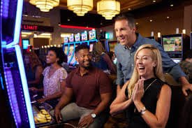 slote VIP ကစားသမားများ Live Casino Private Room တွင် ကစားနေသောမြင်ကွင်း